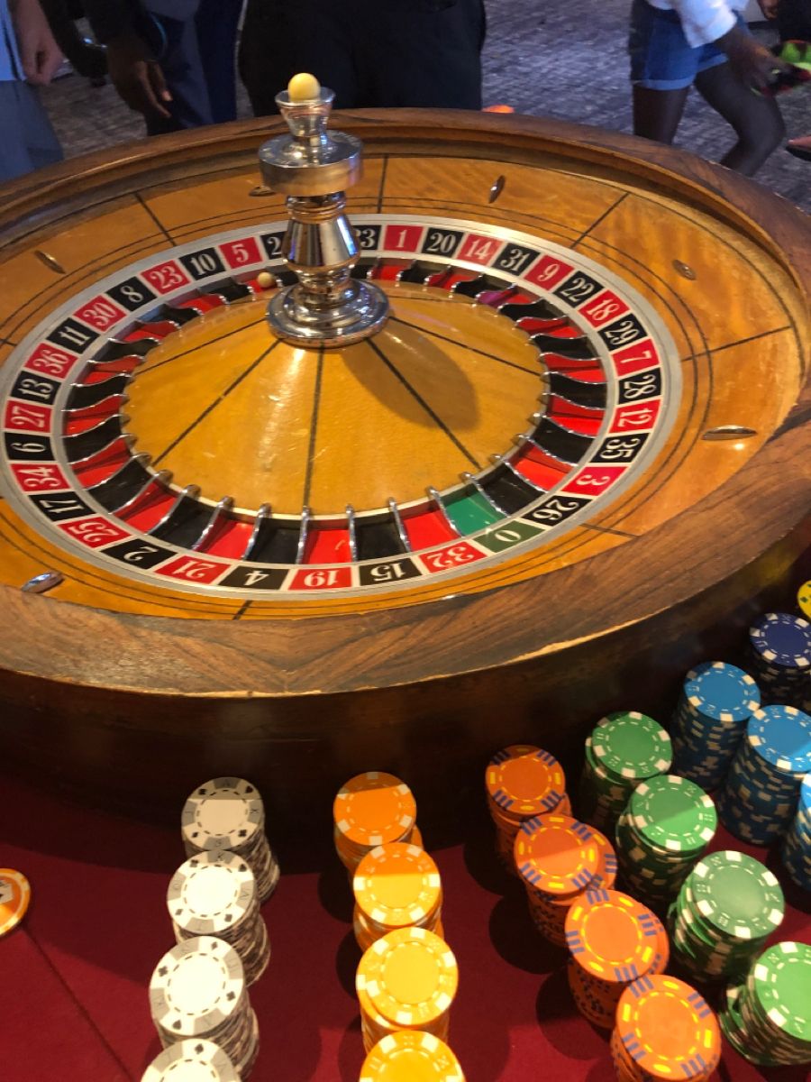 Wild Classic Slots کھلاڑیوں کے لیے لائیو کیسینو سیکشن